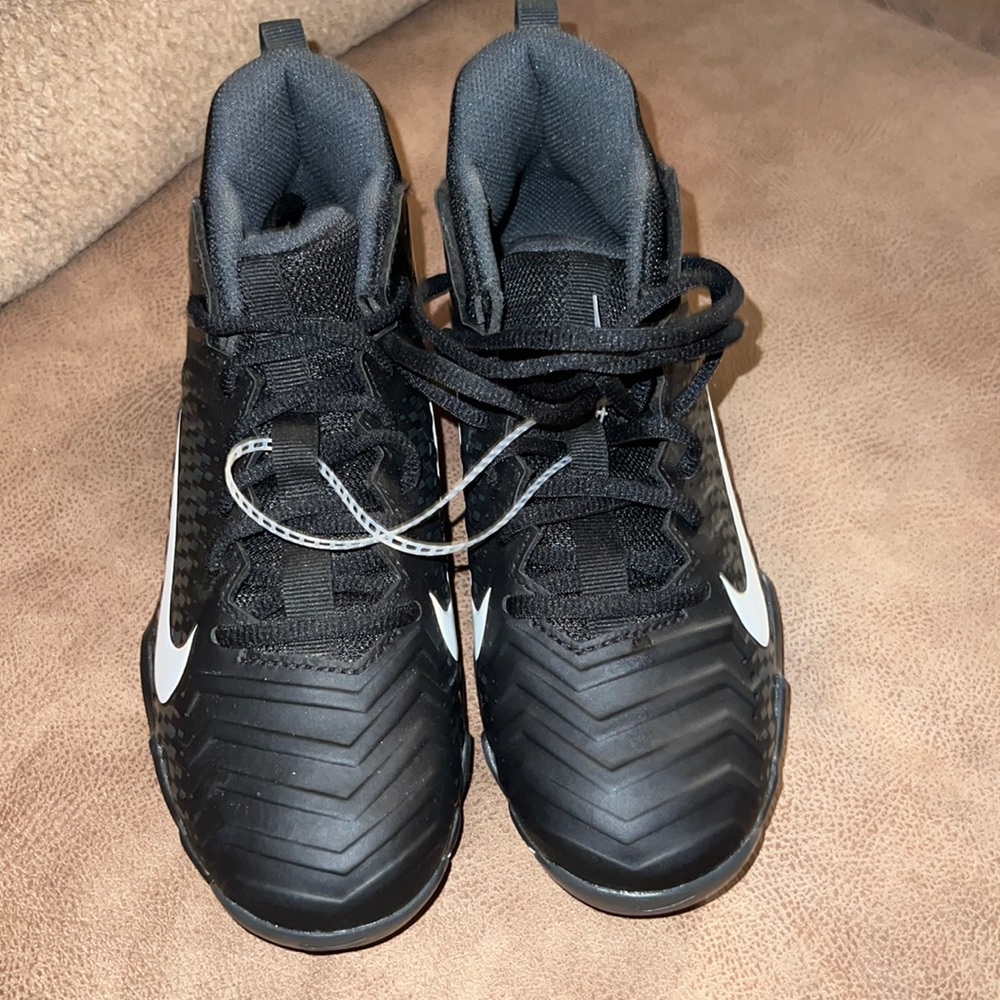 New Nike Youth Alpha Menace Football Cleats size 4Y Black & White